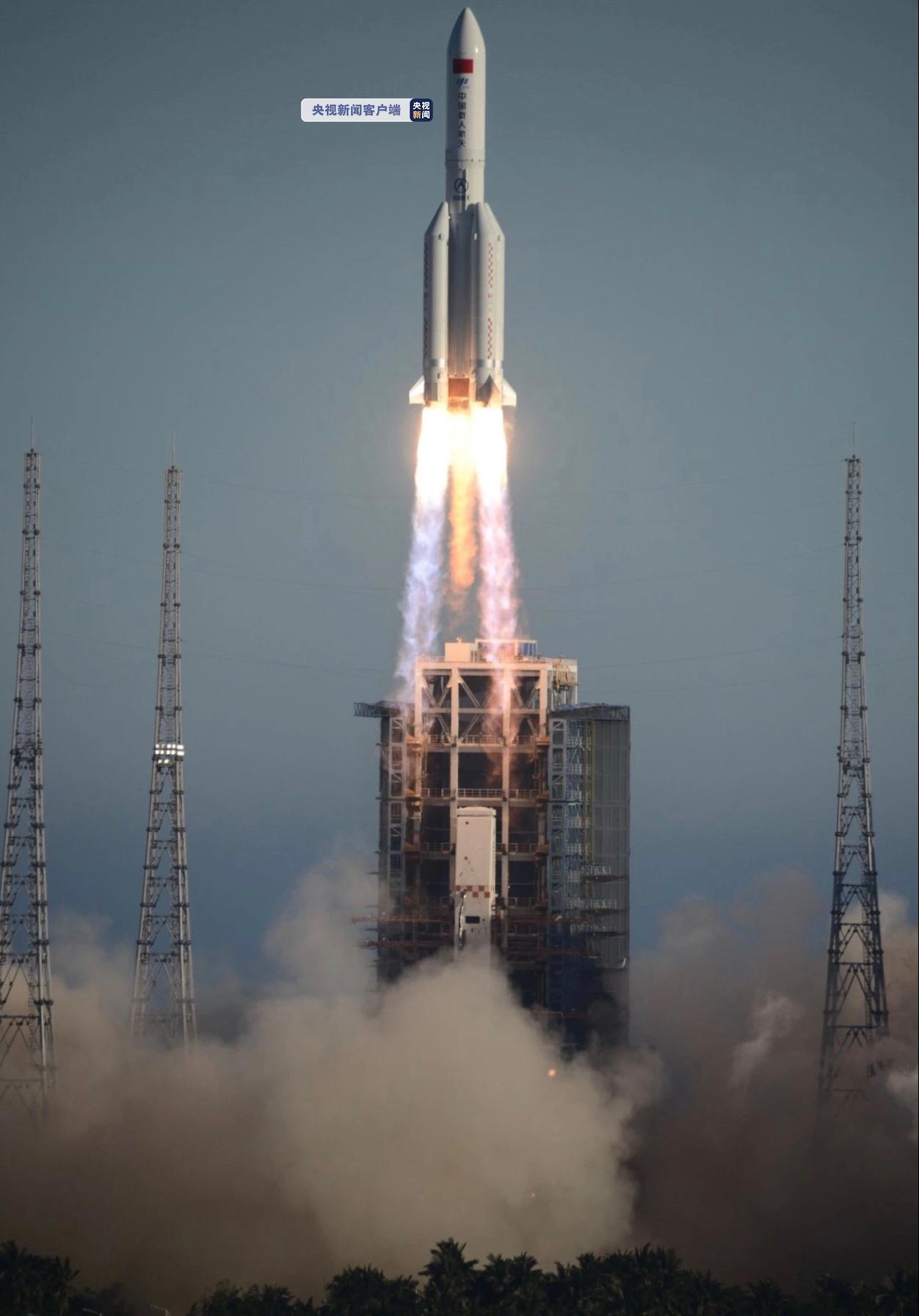 执行中国空间站天和核心舱发射任务的长征五号b遥二运载火箭完成出厂